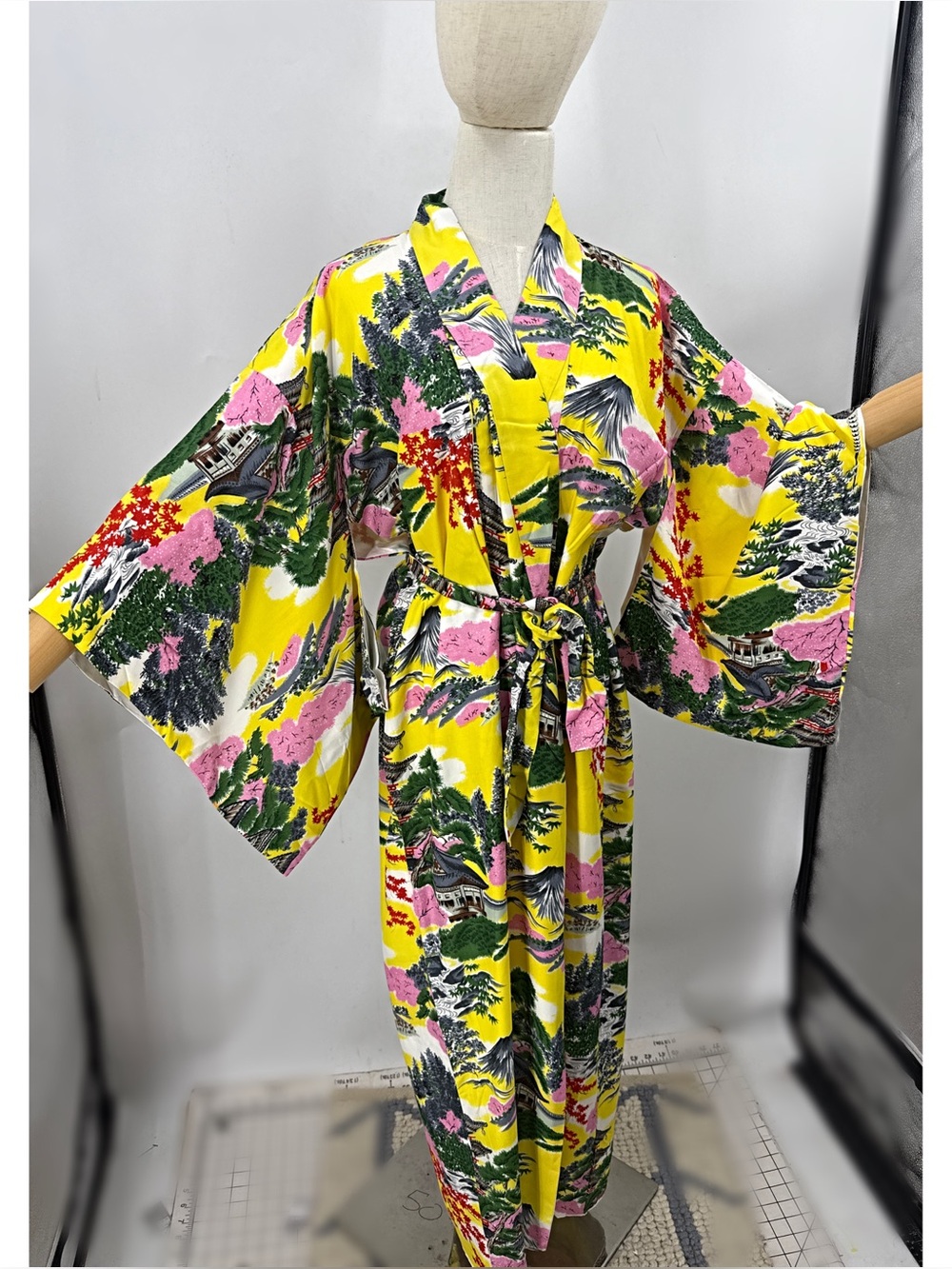 Vintage Japan, authentic, colorful Floral Kimono w/belt robe scenic landscape OS
